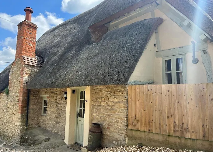 Thatched Cottage With Wood Burner 16Th Century