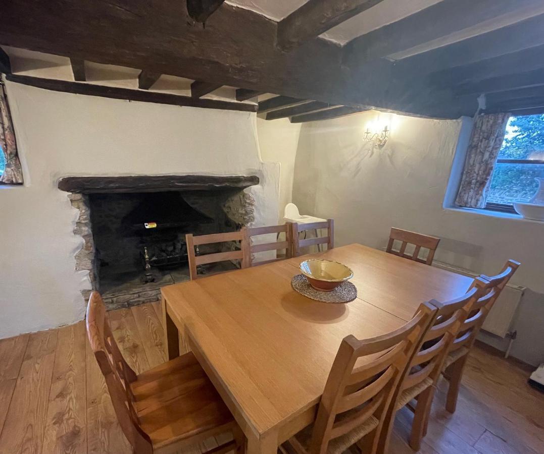 Hébergement de vacances Thatched With Wood Burner 16th Century